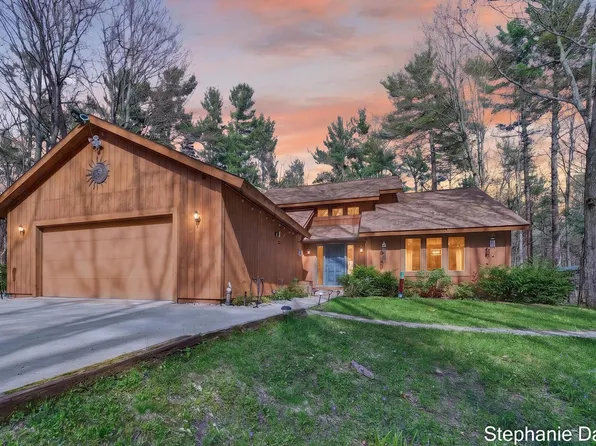848 Scenic Dr, Muskegon, MI 49445