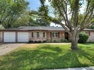 536 E Redbud Dr, Hurst, TX 76053