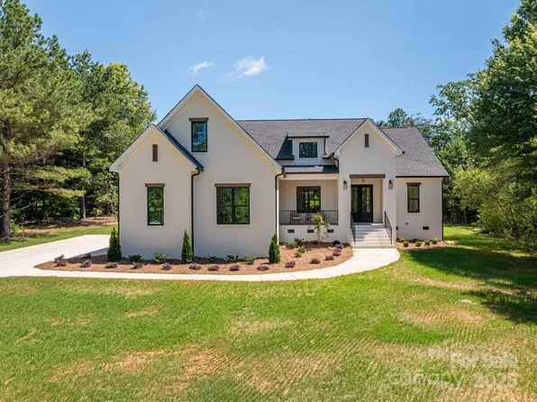 1062 Sage Pine Cir, Clover, SC 29710