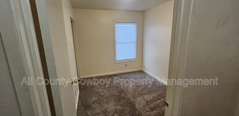 126 S Cribbon Ave — Photo 9