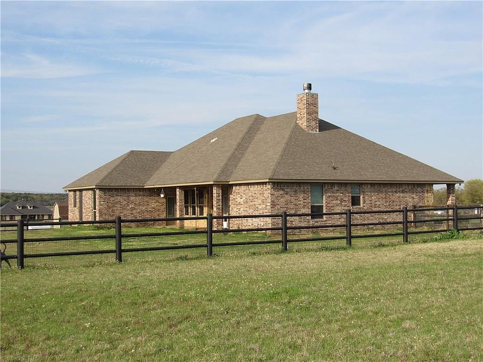 1st image of 105 Live Oak Dr
