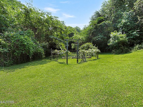 3rd image of 3402 Orkney Cir