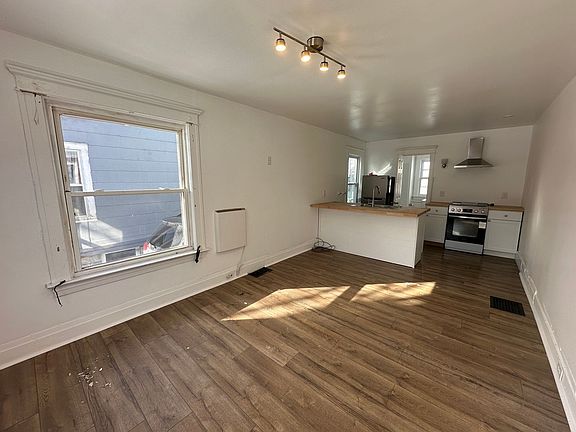3rd image of 260 Morgan St #1