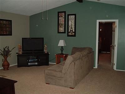 2nd image of 8325 Chinaberry Pl
