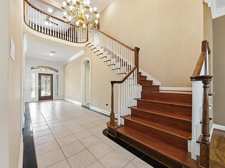 17 Ambleside Crescent Dr — Photo 3