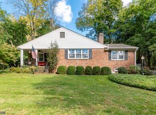 10 Lacey Ave, Gillette, NJ 07933