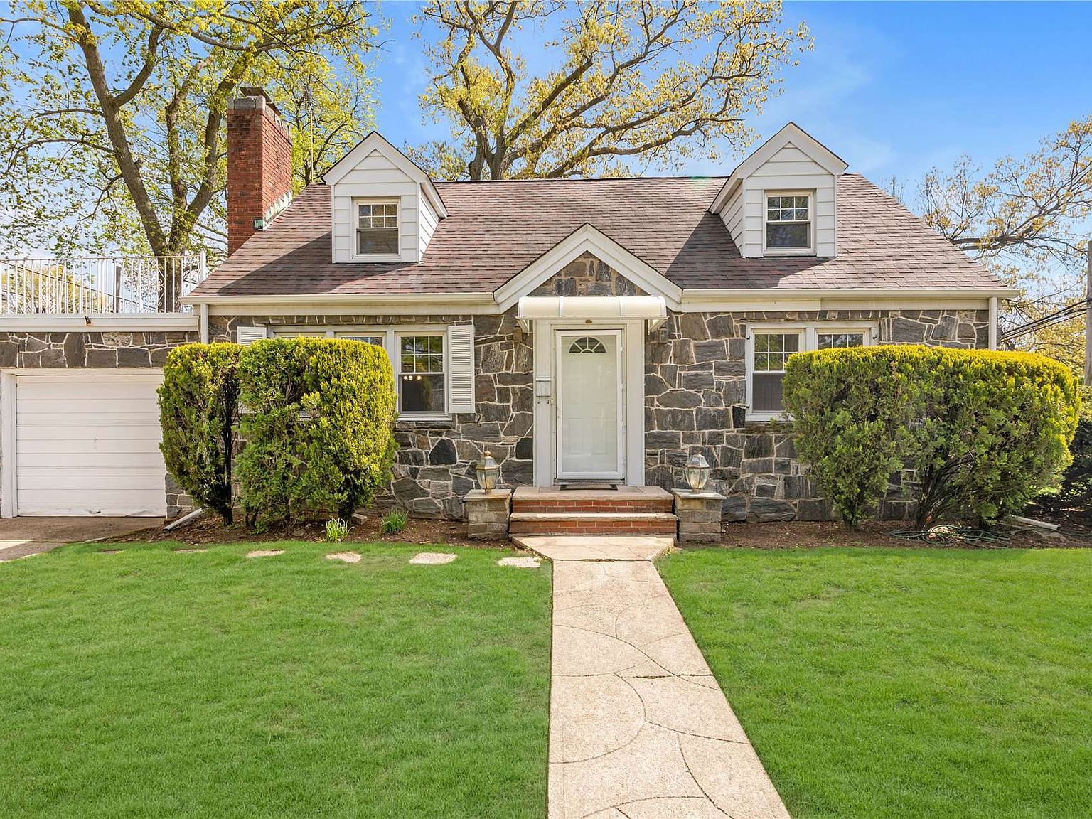 2 Oak Drive, New Hyde Park, NY 11040 Zillow