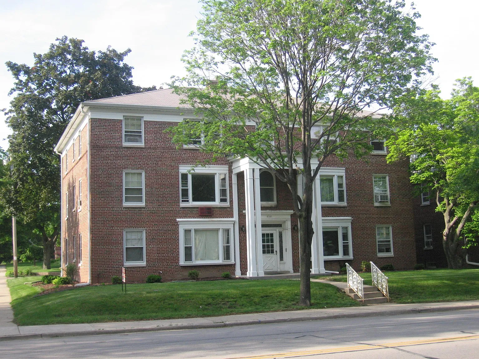 2 bed, $1,295 — Photo 1