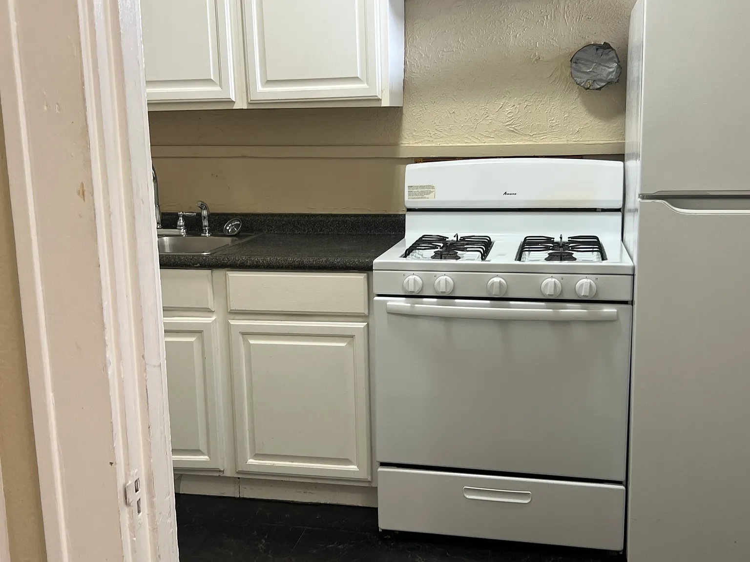 1 bed, 900 sqft, $810 — Photo 3