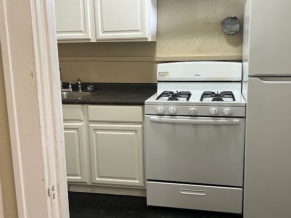 3rd image of 414 Glenmar Ave APT A
