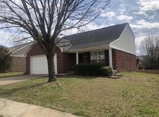 4708 Oak Pointe Dr, Louisville, KY 40245