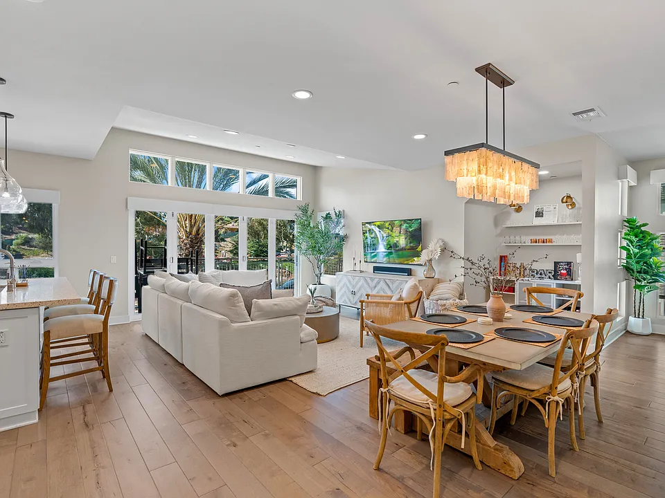 1915 N Vulcan Ave