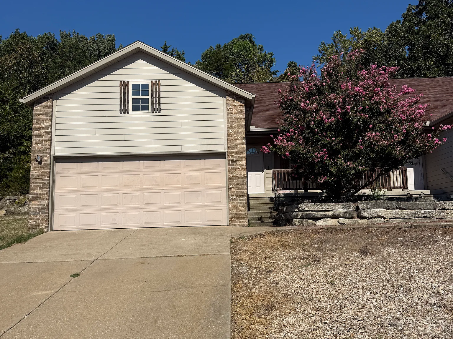 14 Lakeshore Dr — Photo 1