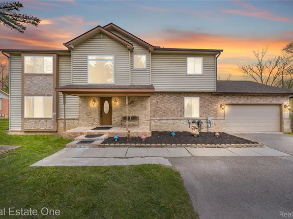 7295 W Maple Rd, West Bloomfield, MI 48322