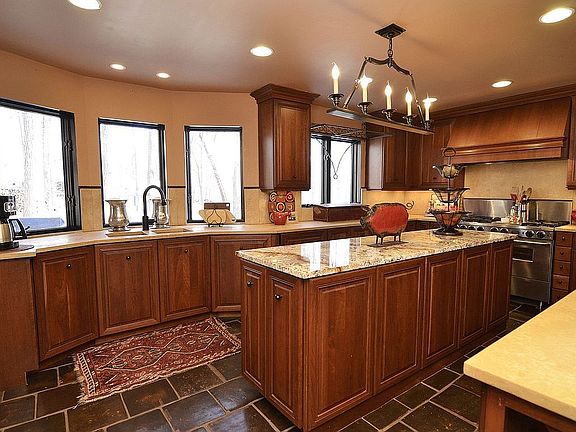 Limestone & granite counters, plus top-of-the-line appliances!