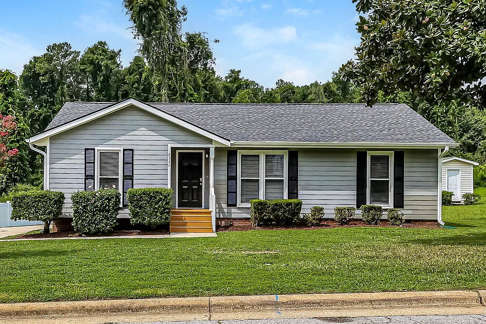 3 bed, 2.0 bath, 1216 sqft, $2,380 — Photo 1