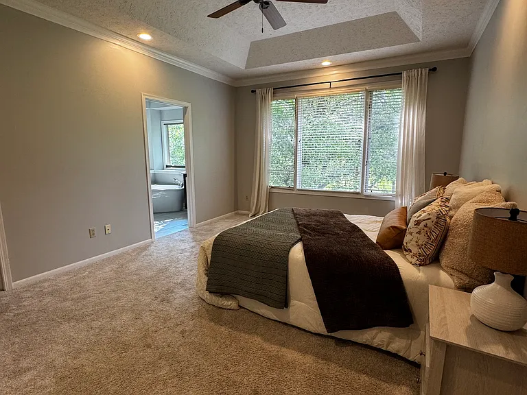 324 N Lancaster Dr — Photo 11