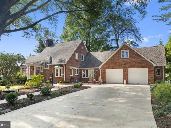 2630 S Lynn St, Arlington, VA 22202