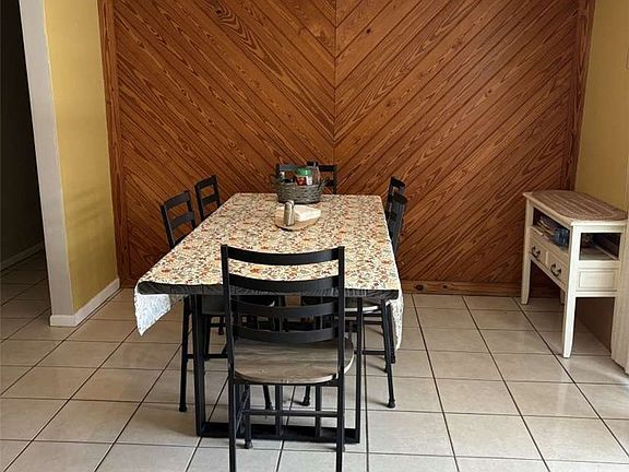 5th image of 302 Swallow Ave