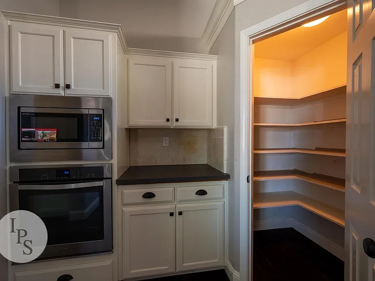 2389 Prescott Ave — Photo 11