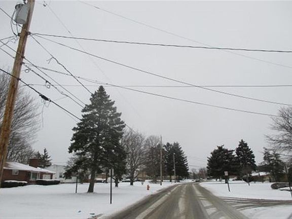 4th image of 75 Evans Ave