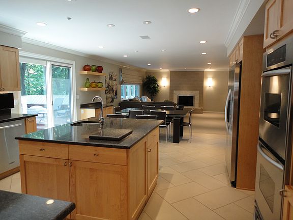 2nd image of 32542 Springside Ln