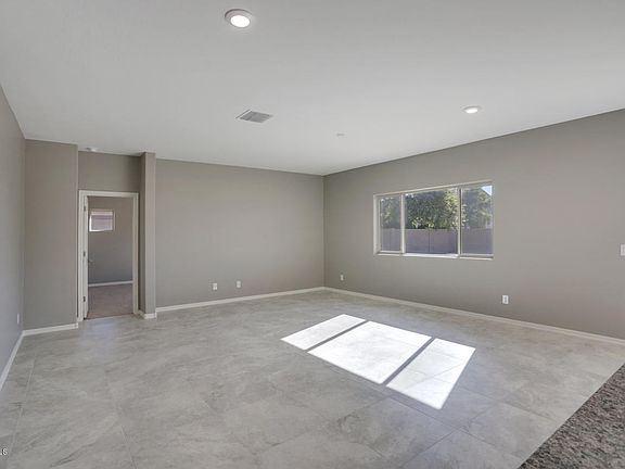 5th image of 329 E Atlantic Dr