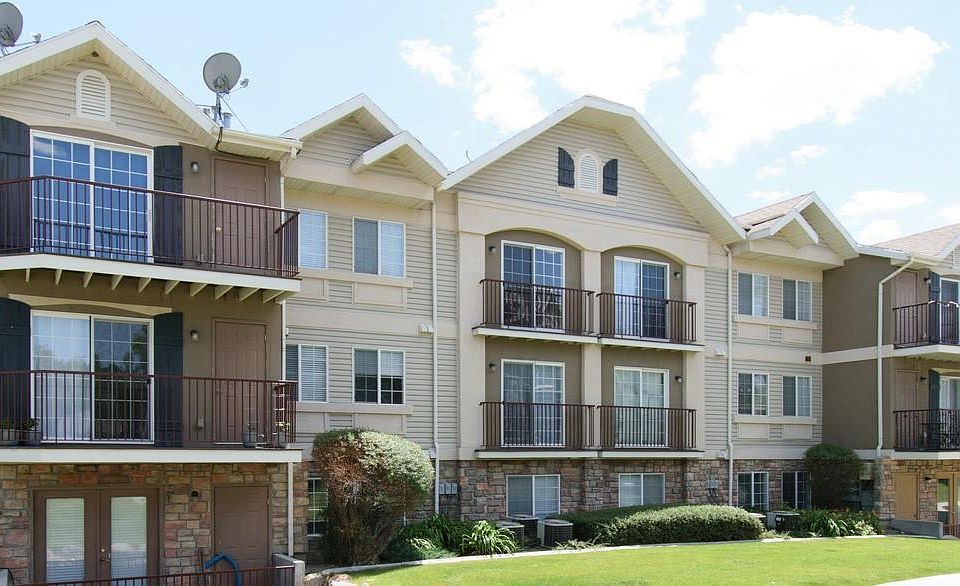 1st image of 139 W Suncrest Ln #8