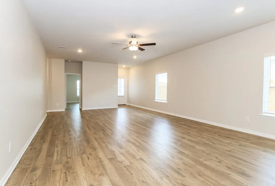 4 bed, 2.0 bath, 1793 sqft, $1,725 — Photo 4