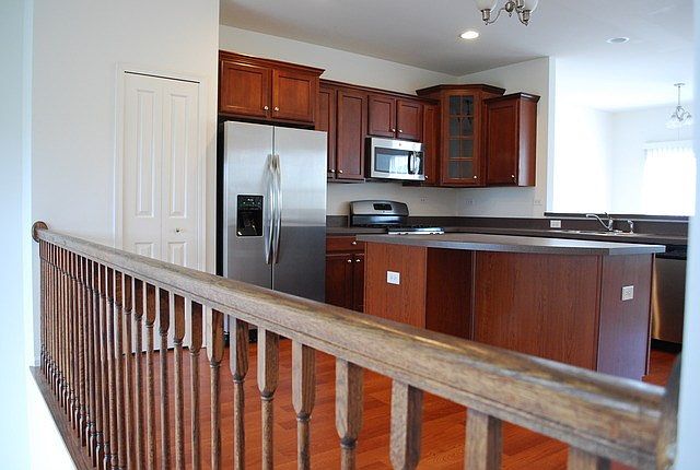 1st image of 615 Grosvenor Ln #615