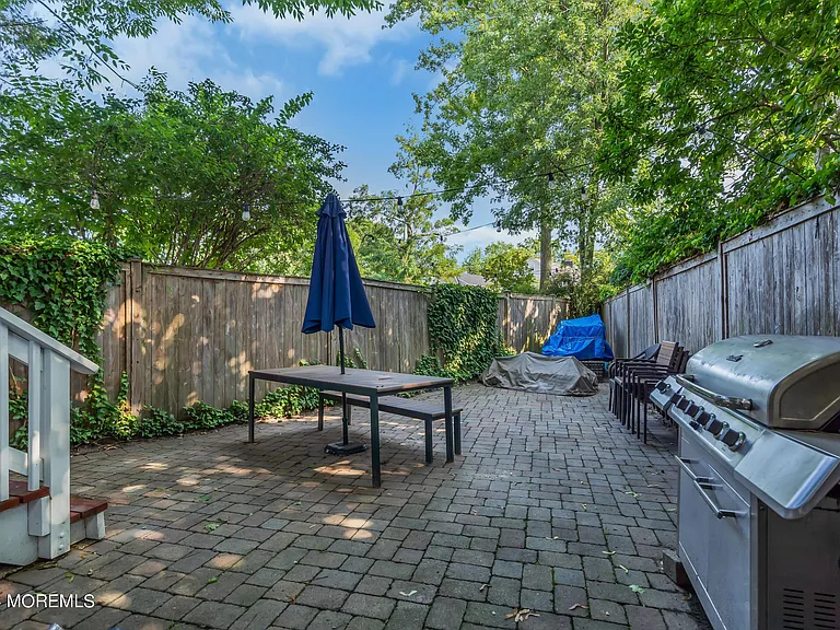 1318 Locust Dr — Photo 32