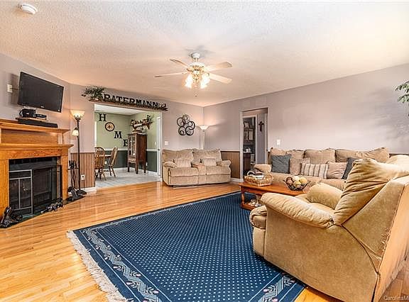 4th image of 1185 Stowehill Ln