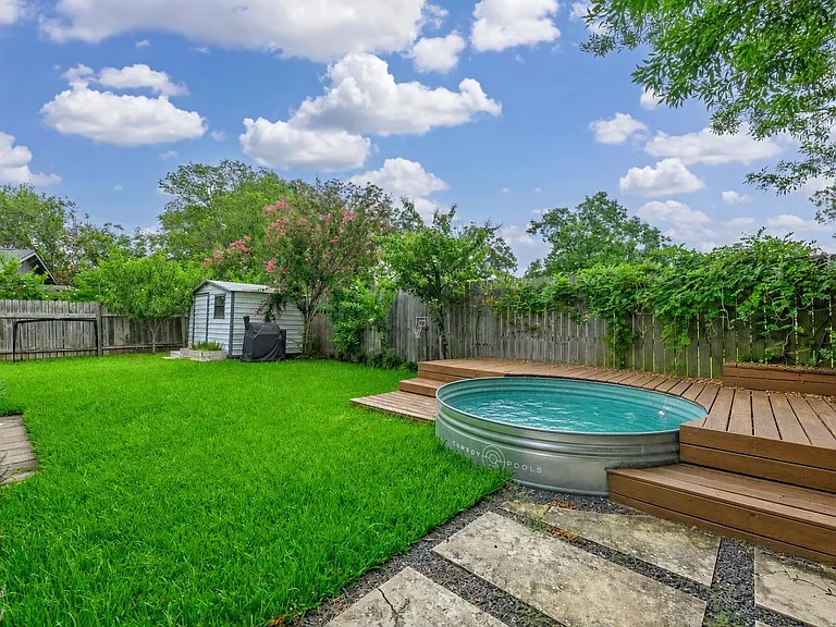 7803 Woodcroft Dr — Photo 18