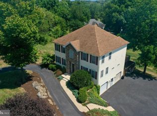 393 Sierra Dr, Martinsburg, WV 25403