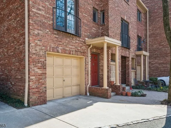 17 Mews Ln #17, South Orange Village Twp., NJ 07079