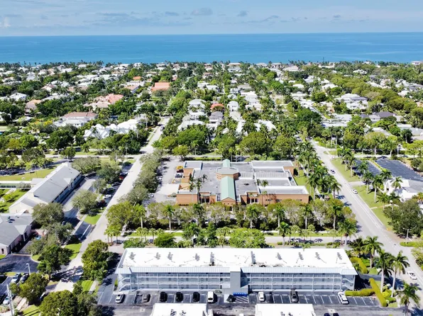 72 7th St S APT 306, Naples, FL 34102