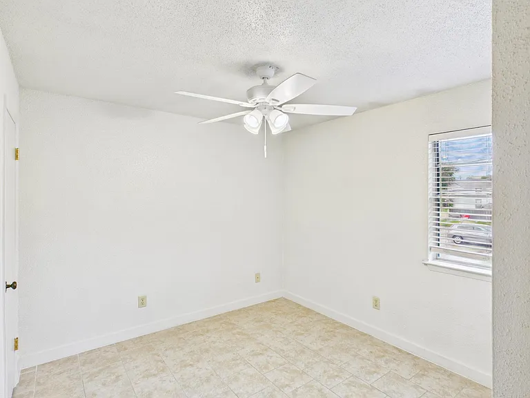 1505 Oakdale Cir — Photo 8