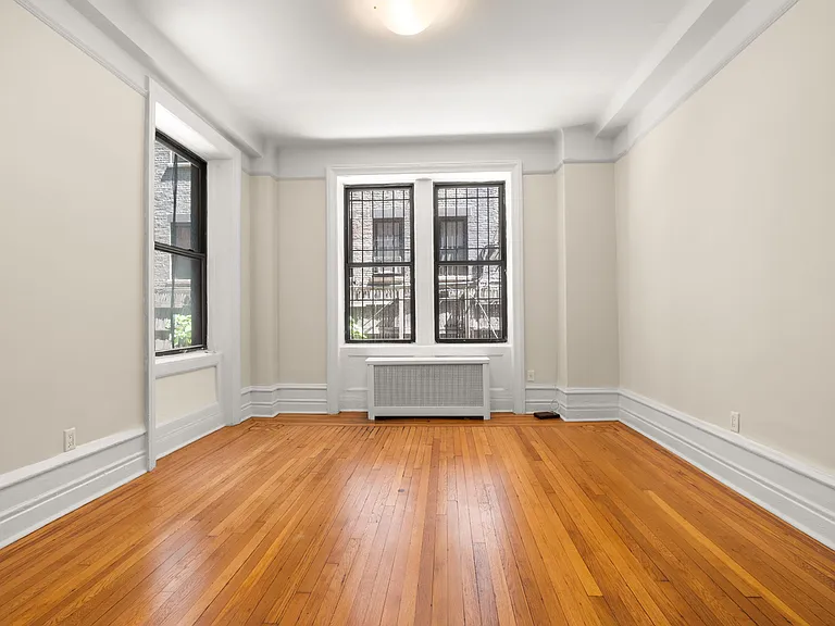 347 W 55th St #1I — Photo 2