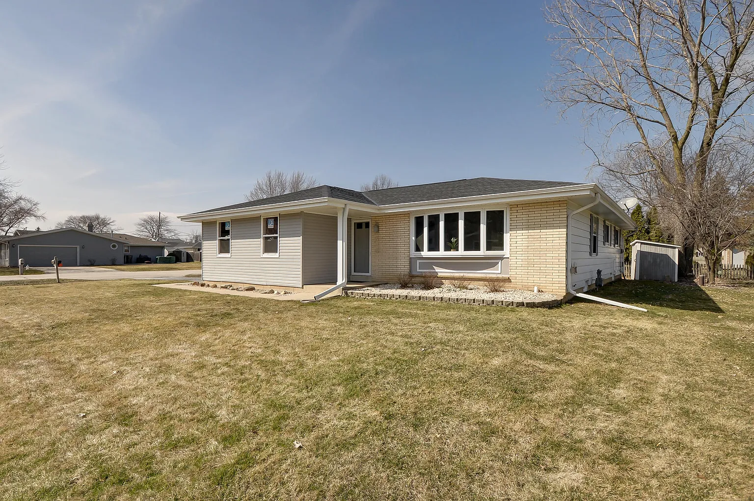 5648 Carriage Hills Dr photo 1