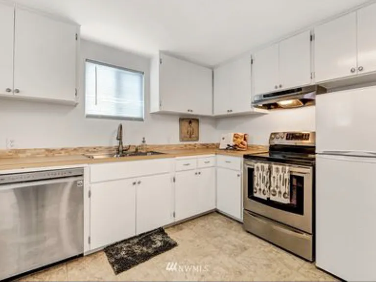 1417 Grand Ave — Photo 10