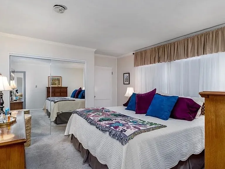460 Royal Ave — Photo 5