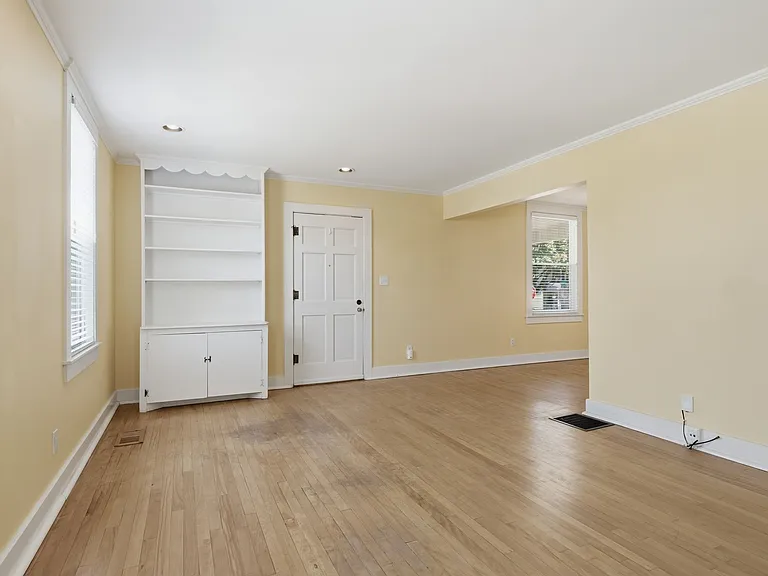 1301 Clarke St — Photo 6