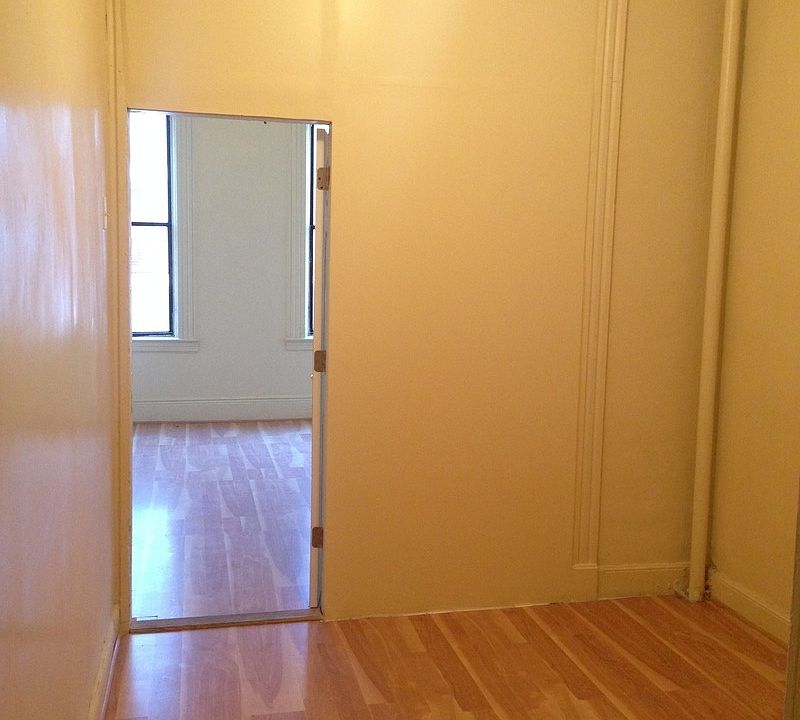 2nd image of 1430 Dekalb Ave APT 2L