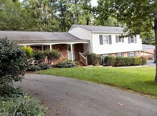 318 Woodland Trl, Laurel Park, NC 28739
