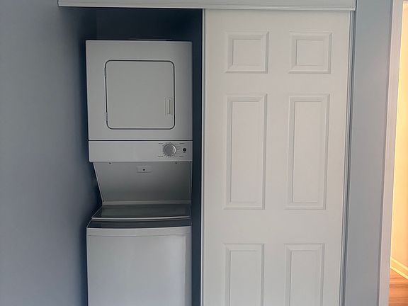 5th image of 537 Deckers Creek Blvd #A