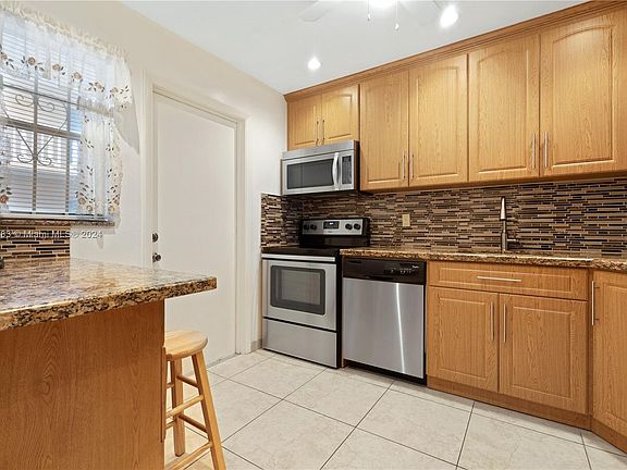 3rd image of 410 SE 2nd St APT 204
