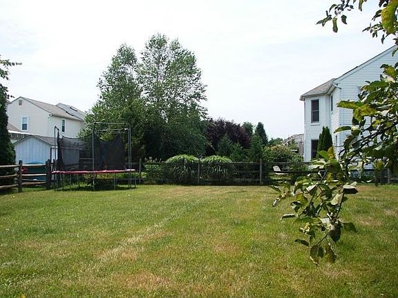 Level Fenced In Yard