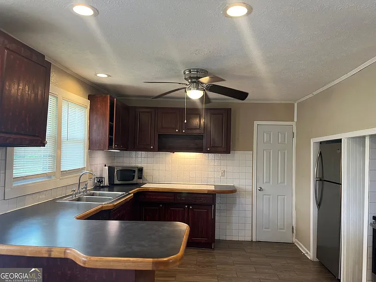 6878 Newnan Rd — Photo 4