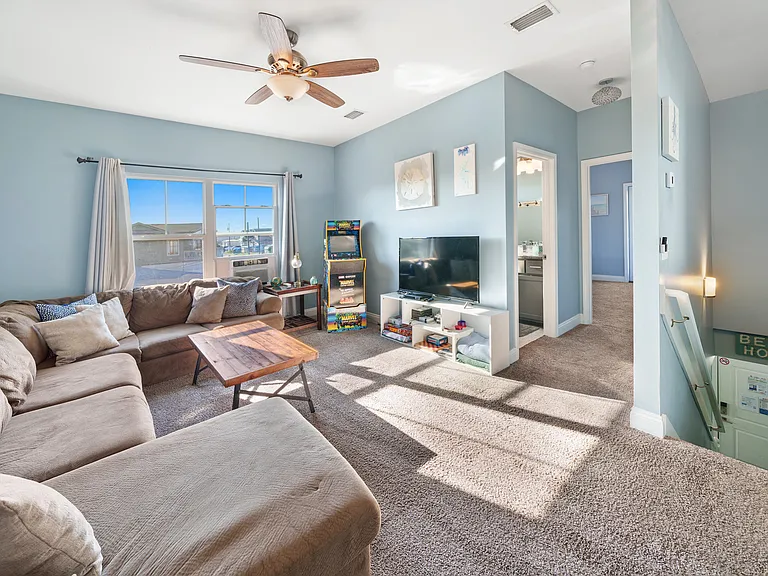 6104 Beach Dr — Photo 14