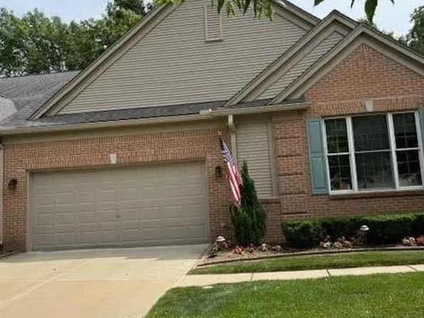 1184 Rock Valley Dr #38, Rochester, MI 48307